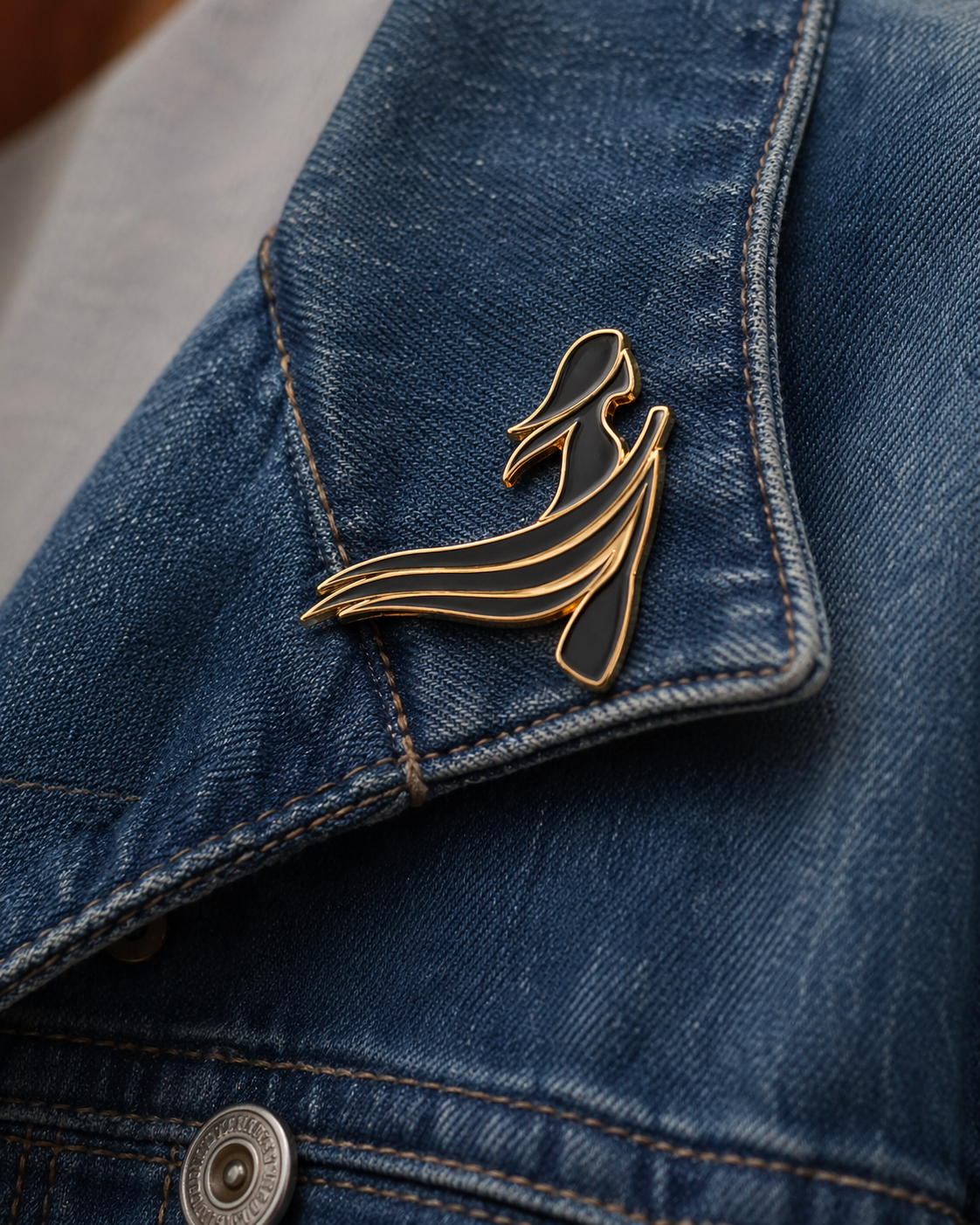 Hoea tō Waka enamel pin mockup